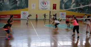 Ücretsiz Voleybol Kursuna Yoğun İlgi