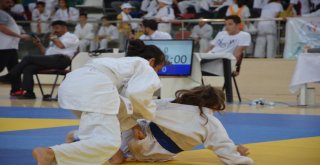 Suriyeli İle Türk Çocuklar Judo Turnuvasında Buluştu