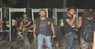 Ünlü Sanatçıların Sahne Aldığı Kuşadası Gençlik Festivaline Polis Baskını