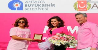 Antalyada Kadınlardan Pembe Yürüyüş