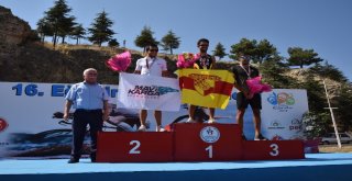 Triatlon Şampiyonları Ödüllerini Aldı