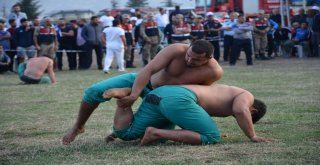 Güreşin Kalbi Niksarda Attı