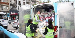 Depremzedelere gelen yardımlar dağıtılıyor