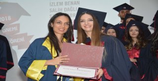 Yakın Doğu Üniversitesi İletişim Fakültesi Mezuniyet Töreni Gerçekleştirildi