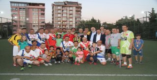 Isparta Valisi Gazilerle Futbol Maçı Yaptı