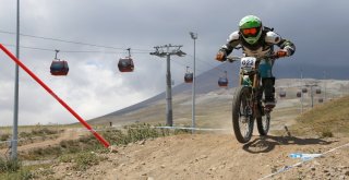 Erciyeste Uluslararası Downhill Bisikleti Kupası Düzenlendi