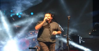 Ayvalık Sokak Hayvanları Festivali ‘Bulutsuzluk Özlemi Ve ‘Duman Konserleriyle Tamamlandı