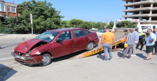 Otomobiller Çarpıştı, 3Ü Çocuk 7 Kişi Yaralandı