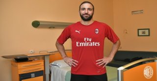 Gonzalo Higuain, Resmen Milanda