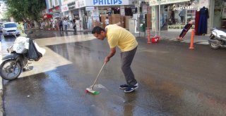 İslahiyede Patlayan Su Borularından Akan Sular Sokaklara Taştı