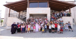 Merkezefendide Kuran Öğrenen Çocuklara Dondurma İkramı