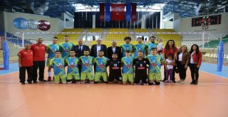 Voleybolcuların Kazım Kurta Hediyesi Galibiyet Oldu