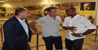 Fenerbahçede Futbolcuları Ali Koç Karşıladı