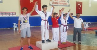 Bayraklının Sporcuları Derecelerle Döndü