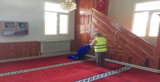 Seyitgazi Belediyesi Cami Temizlik Çalışmalarını Sürdürüyor