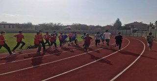 Çivrilde Cumhuriyet Turnuvası  Atletizm Yarışmaları Yapıldı