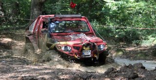 Off-Roadçıların Çamurla Mücadelesi Nefesleri Kesti