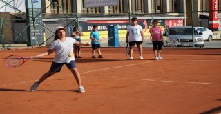 Mersinde Şehit Çocuklarına Ücretsiz Tenis Kursu