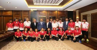 Milli Sporculardan Başkan Aktaşa Ziyaret