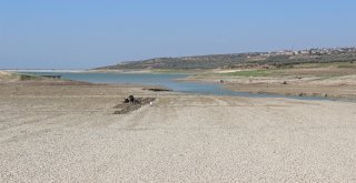 Yarseli Göletinde Su Seviyesi Düşüyor