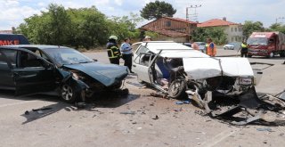 Karabükte Otomobiller Kafa Kafaya Çarpıştı: 1 Ölü, 7 Yaralı