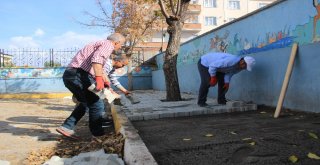 Fedakar Öğretmenler Okullarını Kış Mevsimine Hazırlıyor