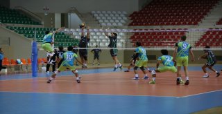 Voleybolcuların Kazım Kurta Hediyesi Galibiyet Oldu