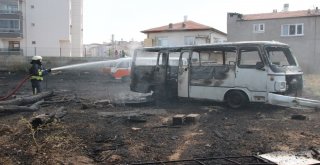 Karamanda Minibüslerin Konduğu Boş Arsada Yangın Çıktı