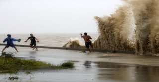 Filipinleri Vuran Süper Tayfun Mangkhut 3 Can Aldı