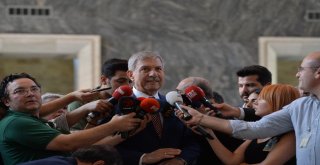 Bakan Kurtulmuş Ve Arslan, Gazetecilere Baklava Ve Kaşar Peyniri İkram Etti