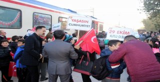 Tekden Cumhuriyet Treni Sivasa Doğru Yola Çıktı