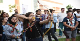 Yabancı Öğrenciler Kareside Ok Attı