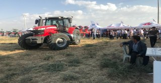 Tarla Gününde Traktörler Görücüye Çıktı