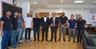 Bakan Kudret Özersaydan Yakın Doğu Üniversitesi Robot Futbol Takımına Tebrik