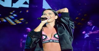 Inna, Ajda Pekkanın “Yaz Yaz Yaz” Şarkısını Kopya Çekerek Seslendirdi