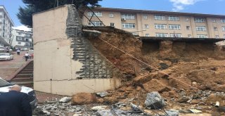 İstanbulda Yoğun Yağış Nedeniyle Okulun Duvarı Çöktü