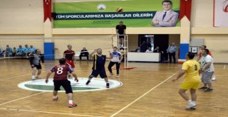 Voleybol Turnuvasında Şampiyon Zabıta Müdürlüğü