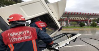 Sakaryada Yağ Yüklü Kamyon Petrol Önünde Alev Aldı