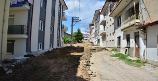 Gediz Belediyesinin Beton Parke Ve Bordür Yapım Çalışmaları