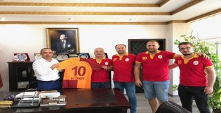 Burhaniyede Kaymakam Öner; Galatasaraylıları Kabul Etti