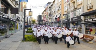 Maltepe Cumhuriyeti Davullarla Karşıladı