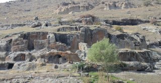 Afyonkarahisarın Yer Altı Şehri Gün Yüzüne Çıkmayı Bekliyor