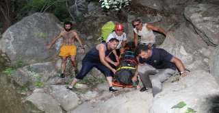 Fethiyede Kayalıklardan Düşen Azeri Kadın Hayatını Kaybetti