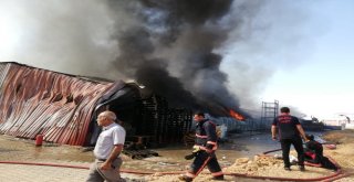 Malatyada Bir Ambalaj Fabrikasında Yangın Çıktı. Bölgeye Çok Sayıda İtfaiye Ekibi Sevk Edildi.