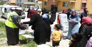 Suriyeli Mültecilere Buzdolabı Ve Gıda Yardım