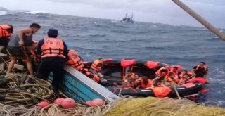 Taylandda Turist Teknesi Alabora Oldu: 49 Kişi Kayıp