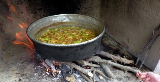 Girişimci Kız Kardeşler Taze İncirden Pestil Yaptı