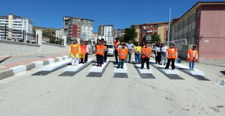 Yozgatta Çocuklardan Üç Boyutlu Yaya Geçidi