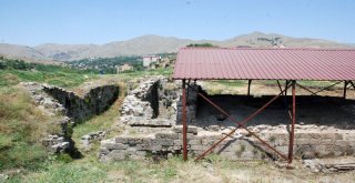 Bitlis Kalesinde 3 Yıl Aradan Sonra Kazı Çalışması