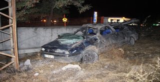 Takla Atan Aracın Sürücüsü Ve Eşi Öldü, Çocukları Yaralandı